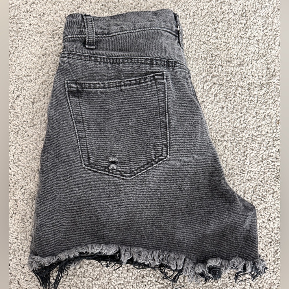Forever 21 Women's‎ Black Distressed Denim Cutoff Shorts Size 26